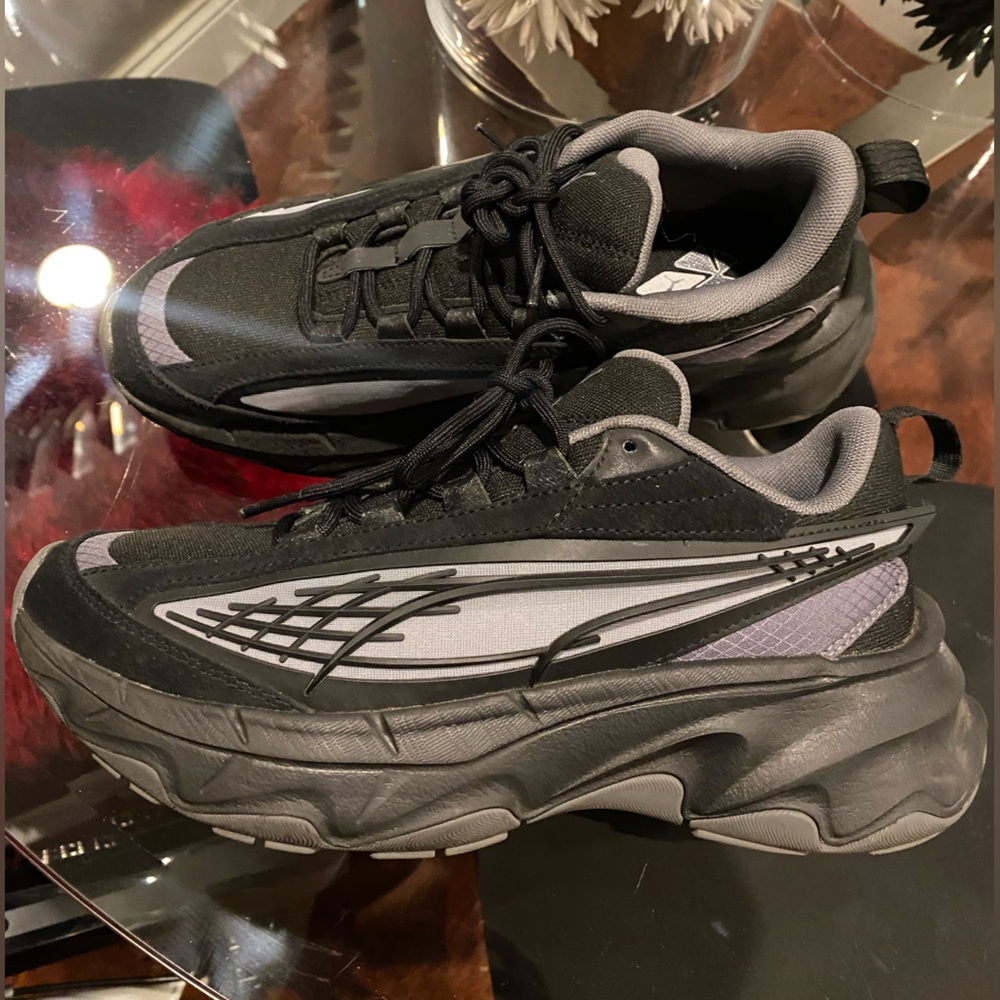 Puma Black and Gray Boys Sneakers size 6.5